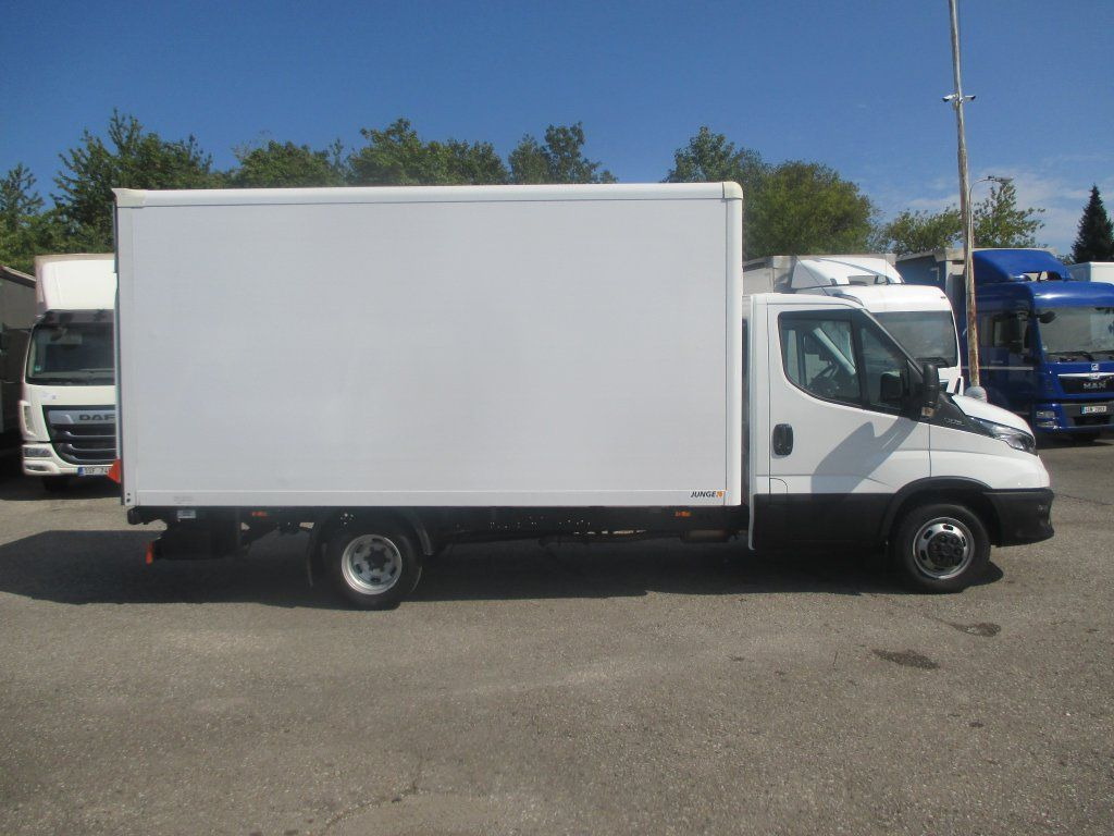 Iveco Daily 35C16 - Dobozos kisteherautó: 4 kép. Iveco Daily 35C16 - Dobozos kisteherautó: 4 kép.