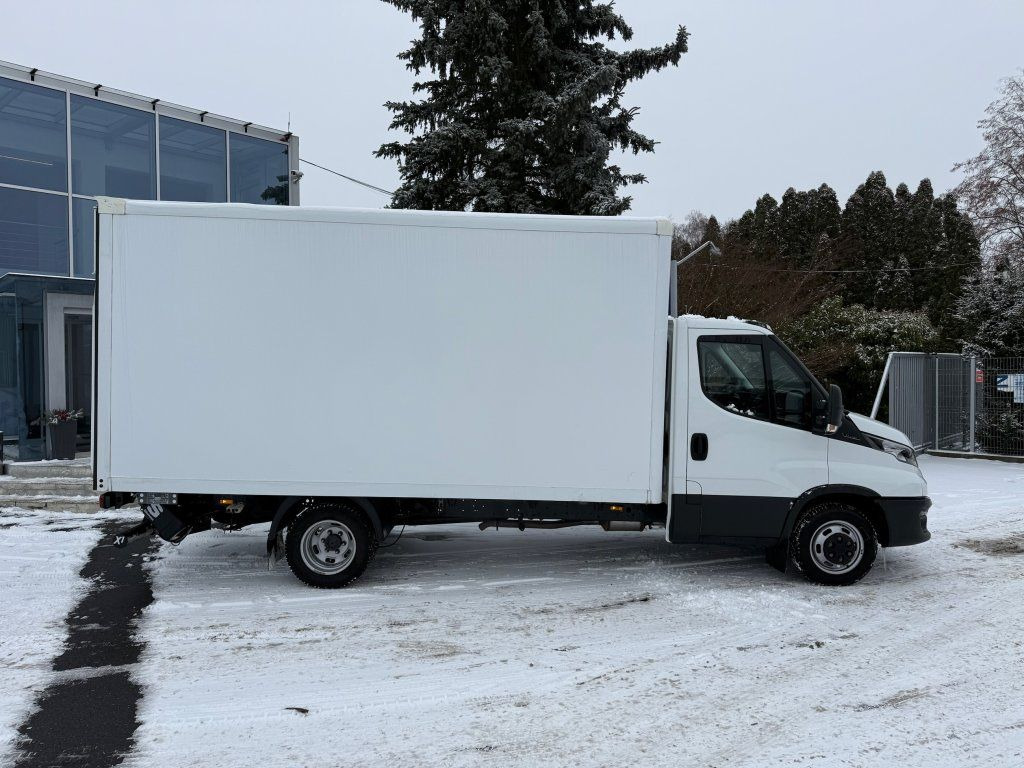 Iveco Daily 35C16 - Dobozos kisteherautó: 3 kép. Iveco Daily 35C16 - Dobozos kisteherautó: 3 kép.
