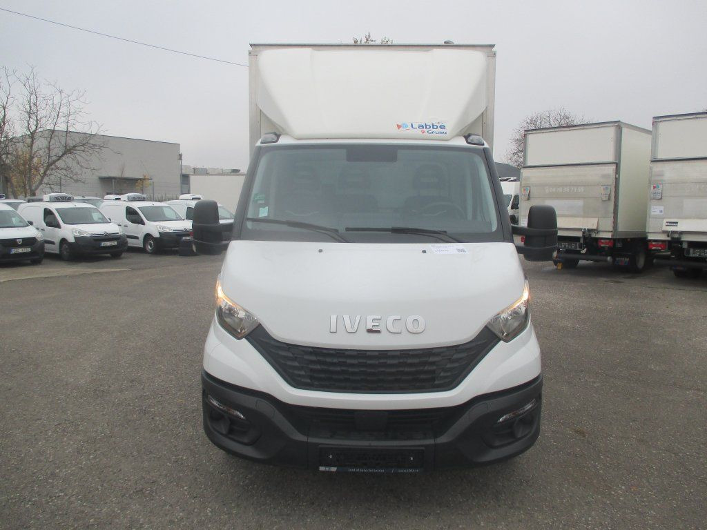 Iveco Daily 35C16 - Dobozos kisteherautó: 2 kép. Iveco Daily 35C16 - Dobozos kisteherautó: 2 kép.