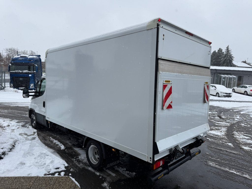 Iveco Daily 35C16 - Dobozos kisteherautó: 4 kép. Iveco Daily 35C16 - Dobozos kisteherautó: 4 kép.
