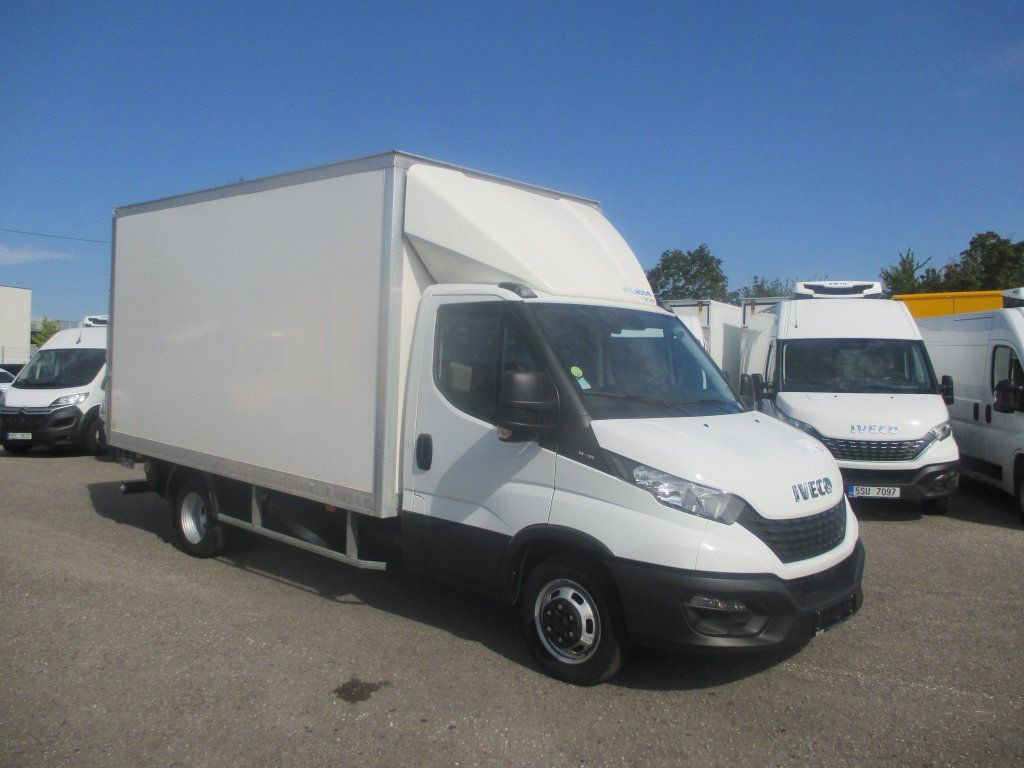 Iveco Daily 35C16 - Dobozos kisteherautó: 3 kép. Iveco Daily 35C16 - Dobozos kisteherautó: 3 kép.
