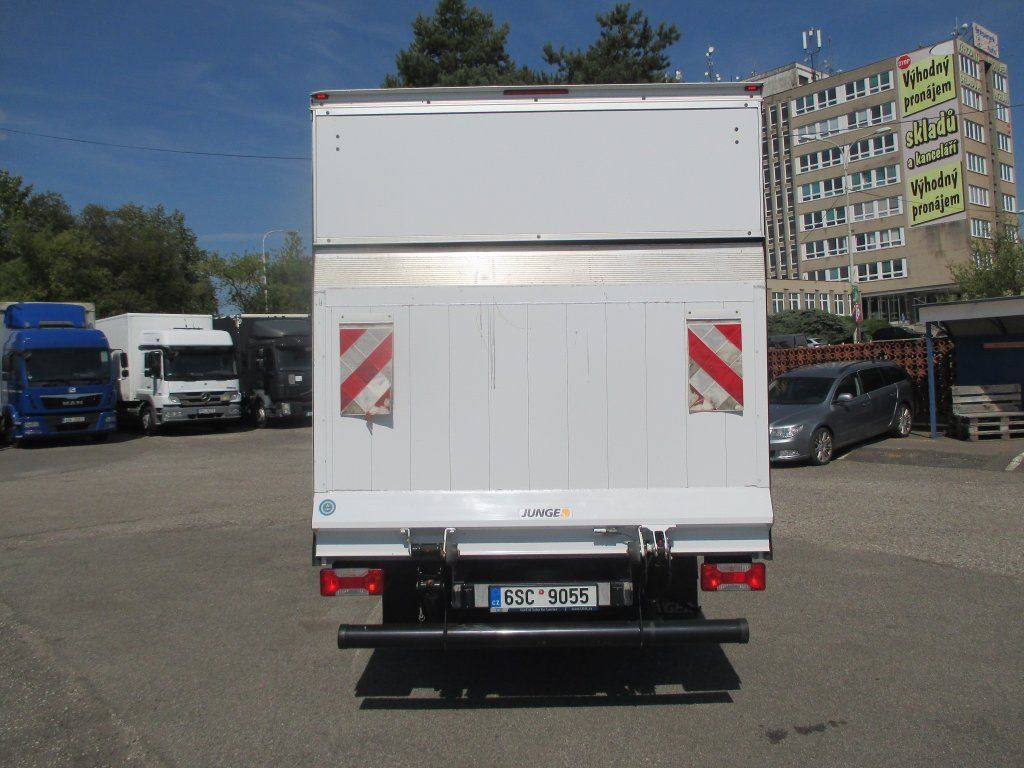 Iveco Daily 35C16 - Dobozos kisteherautó: 5 kép. Iveco Daily 35C16 - Dobozos kisteherautó: 5 kép.