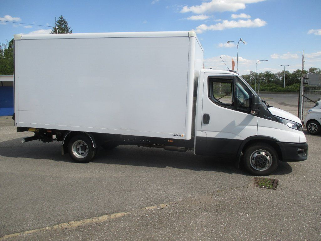 Iveco Daily 35C16 - Dobozos kisteherautó: 4 kép. Iveco Daily 35C16 - Dobozos kisteherautó: 4 kép.