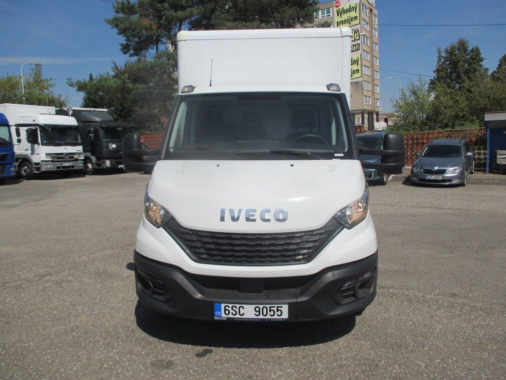 Iveco Daily 35C16 - Dobozos kisteherautó: 2 kép. Iveco Daily 35C16 - Dobozos kisteherautó: 2 kép.
