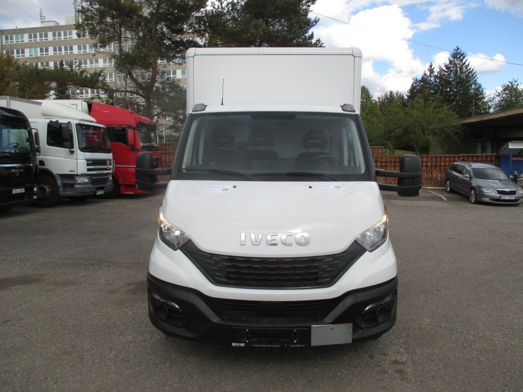 Iveco Daily 35C16 - Dobozos kisteherautó: 2 kép. Iveco Daily 35C16 - Dobozos kisteherautó: 2 kép.