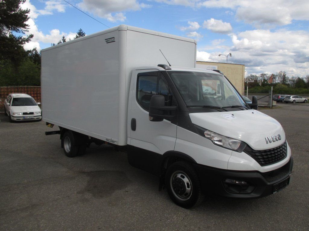 Iveco Daily 35C16 - Dobozos kisteherautó: 3 kép. Iveco Daily 35C16 - Dobozos kisteherautó: 3 kép.