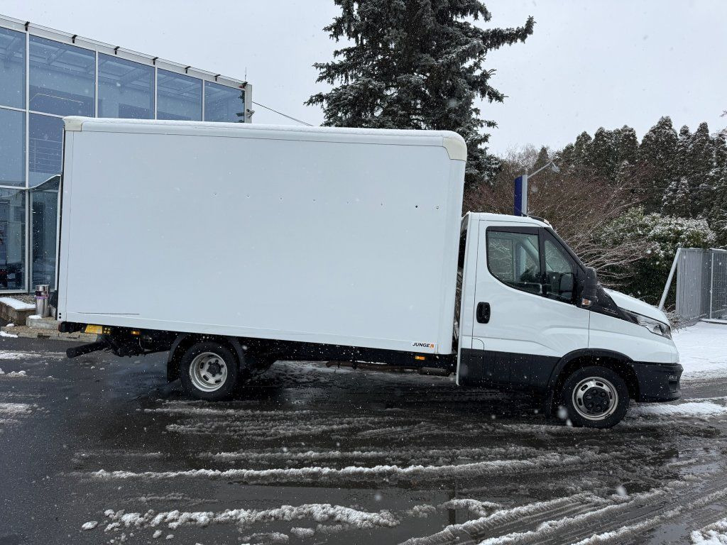 Iveco Daily 35C16 - Dobozos kisteherautó: 2 kép. Iveco Daily 35C16 - Dobozos kisteherautó: 2 kép.
