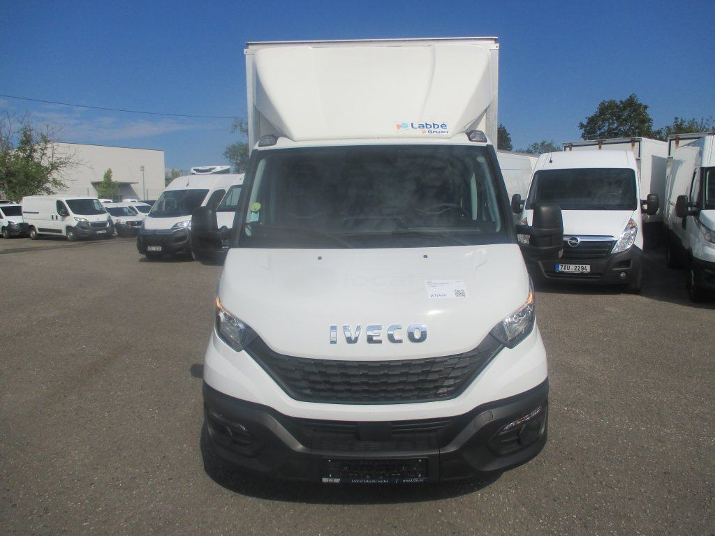 Iveco Daily 35C16 - Dobozos kisteherautó: 2 kép. Iveco Daily 35C16 - Dobozos kisteherautó: 2 kép.