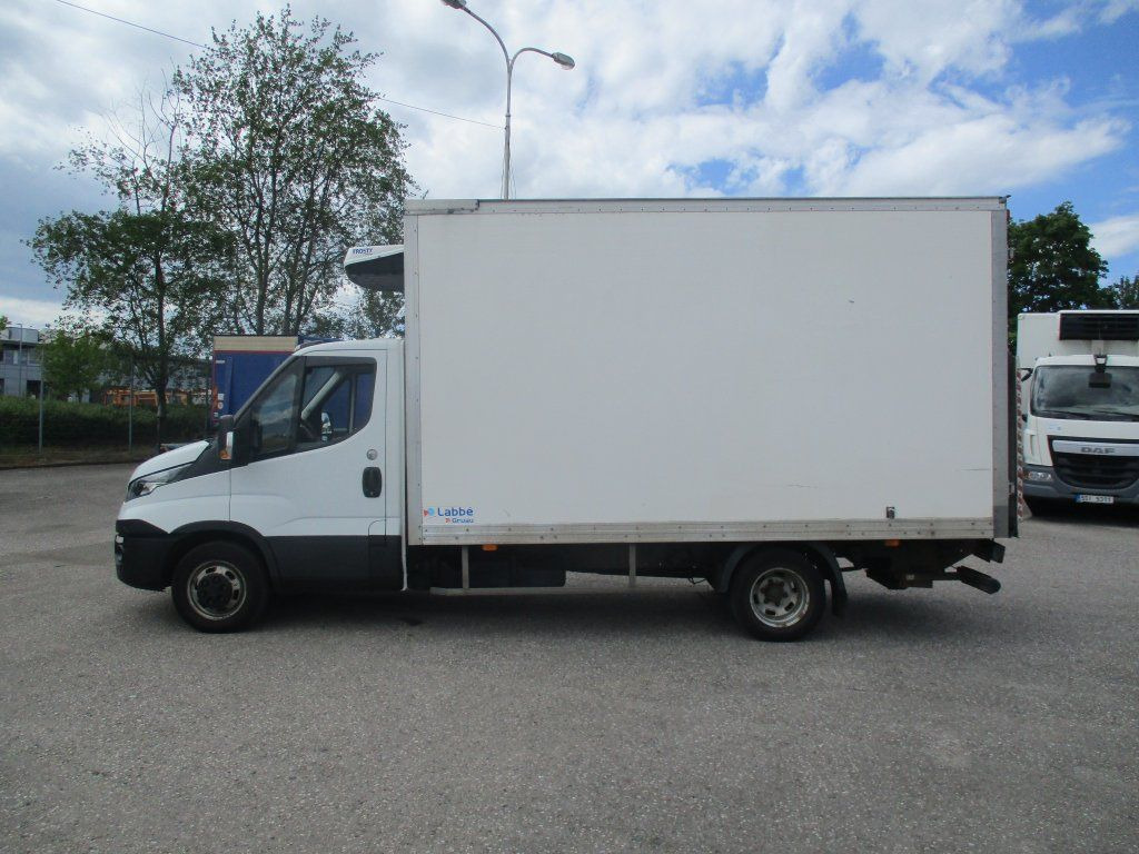 Hűtős kisteherautó Iveco Daily 35C16  Dhollandia: 13 kép.