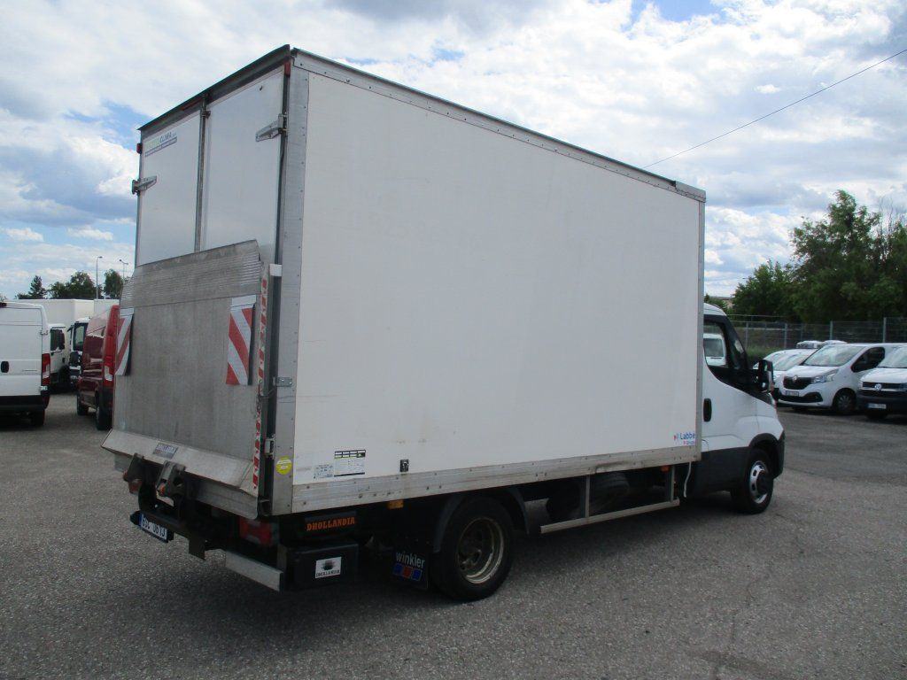 Iveco Daily 35C16 Dhollandia - Hűtős kisteherautó: 5 kép. Iveco Daily 35C16 Dhollandia - Hűtős kisteherautó: 5 kép.