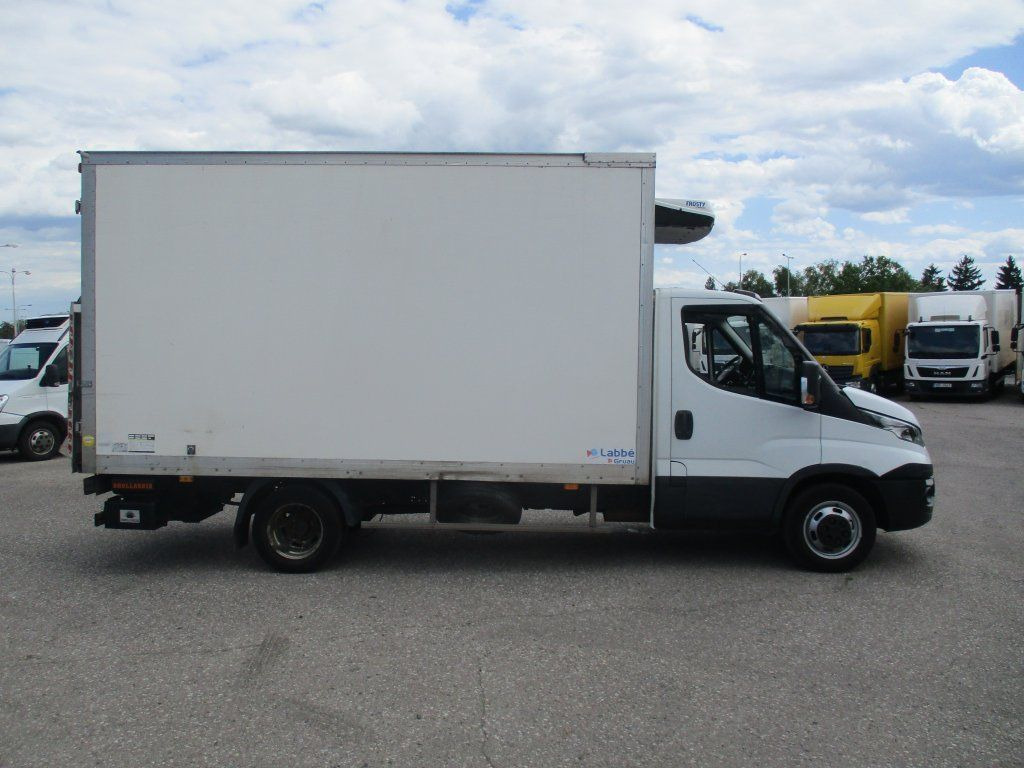 Iveco Daily 35C16 Dhollandia - Hűtős kisteherautó: 4 kép. Iveco Daily 35C16 Dhollandia - Hűtős kisteherautó: 4 kép.
