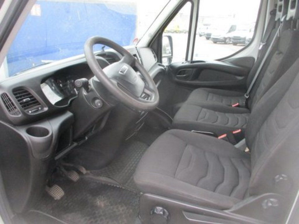 Iveco Daily 35S15V - Furgon: 4 kép. Iveco Daily 35S15V - Furgon: 4 kép.
