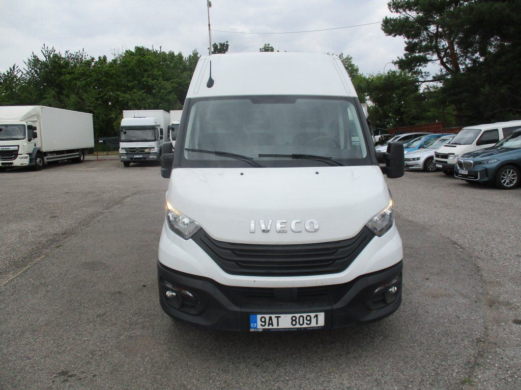 Iveco Daily 35S16 - Furgon: 2 kép. Iveco Daily 35S16 - Furgon: 2 kép.