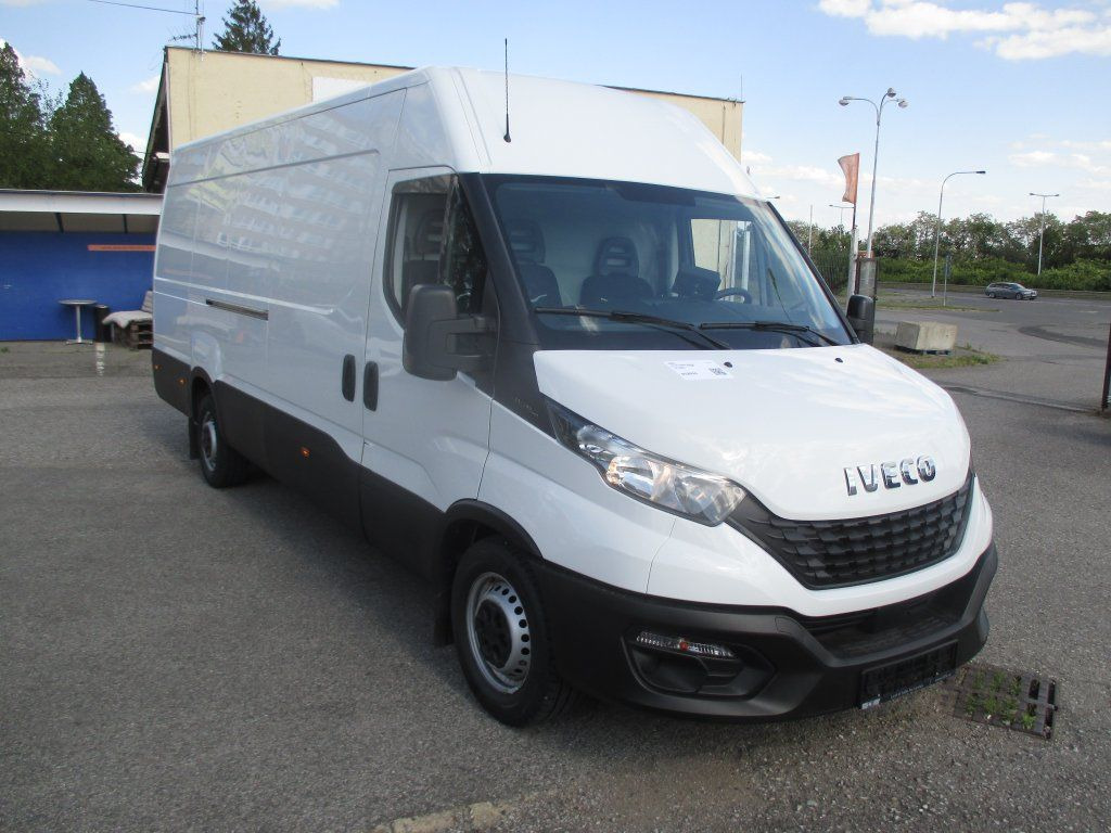 Iveco Daily 35S16 - Furgon: 3 kép. Iveco Daily 35S16 - Furgon: 3 kép.