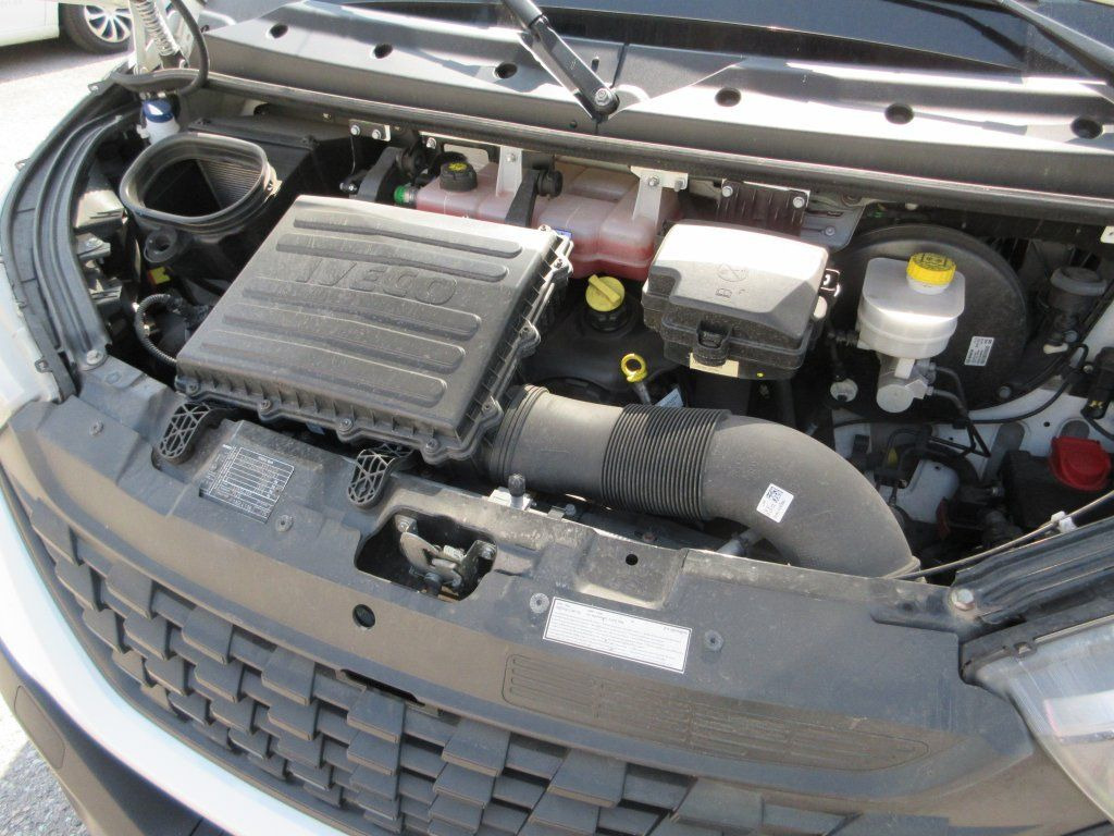 Furgon Iveco Daily 35S16: 13 kép.