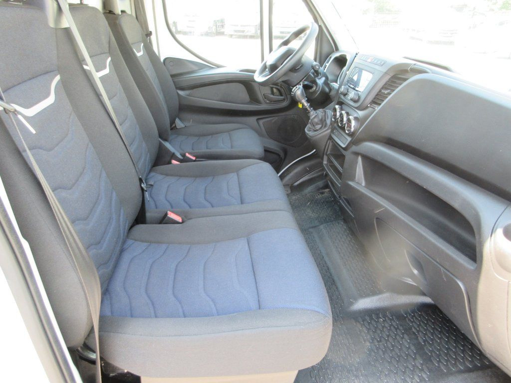 Furgon Iveco Daily 35S16: 14 kép.