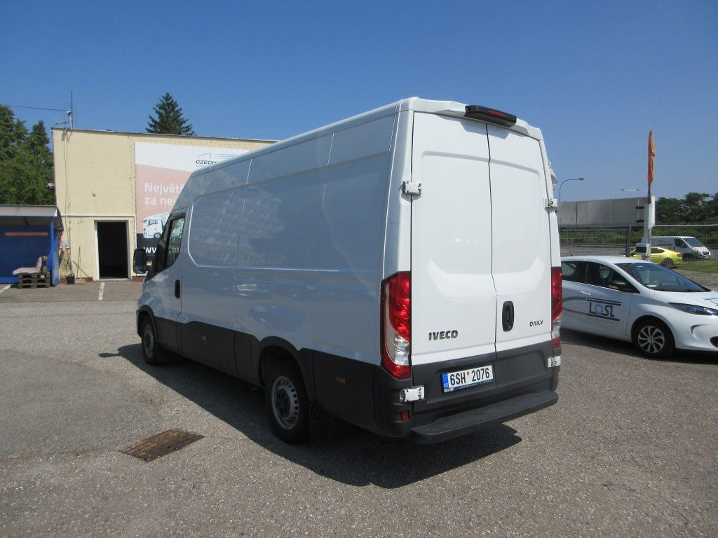Furgon Iveco Daily 35S16: 6 kép.