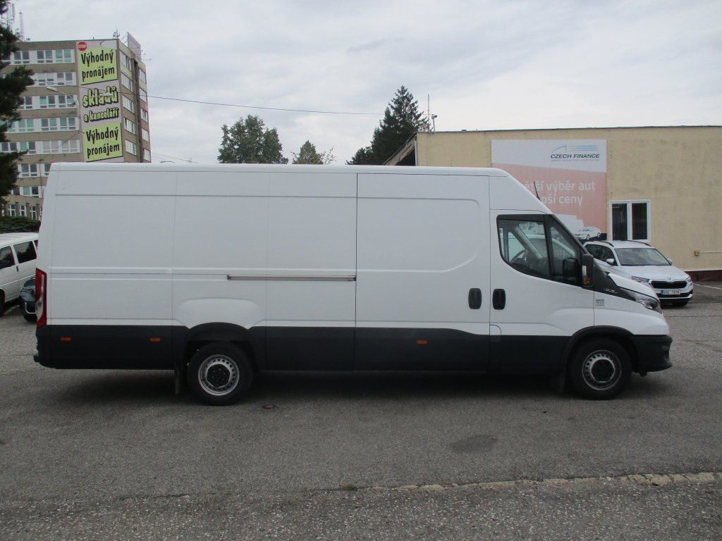 Iveco Daily 35S16 - Furgon: 4 kép. Iveco Daily 35S16 - Furgon: 4 kép.