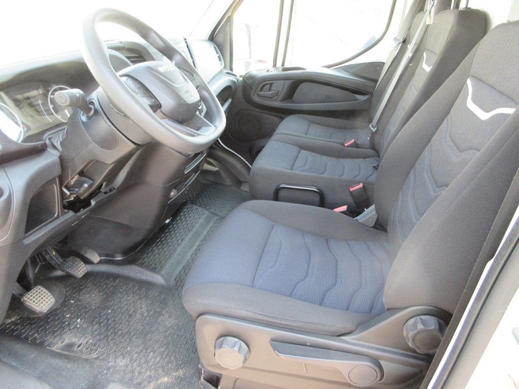 Furgon Iveco Daily 35S16: 9 kép.