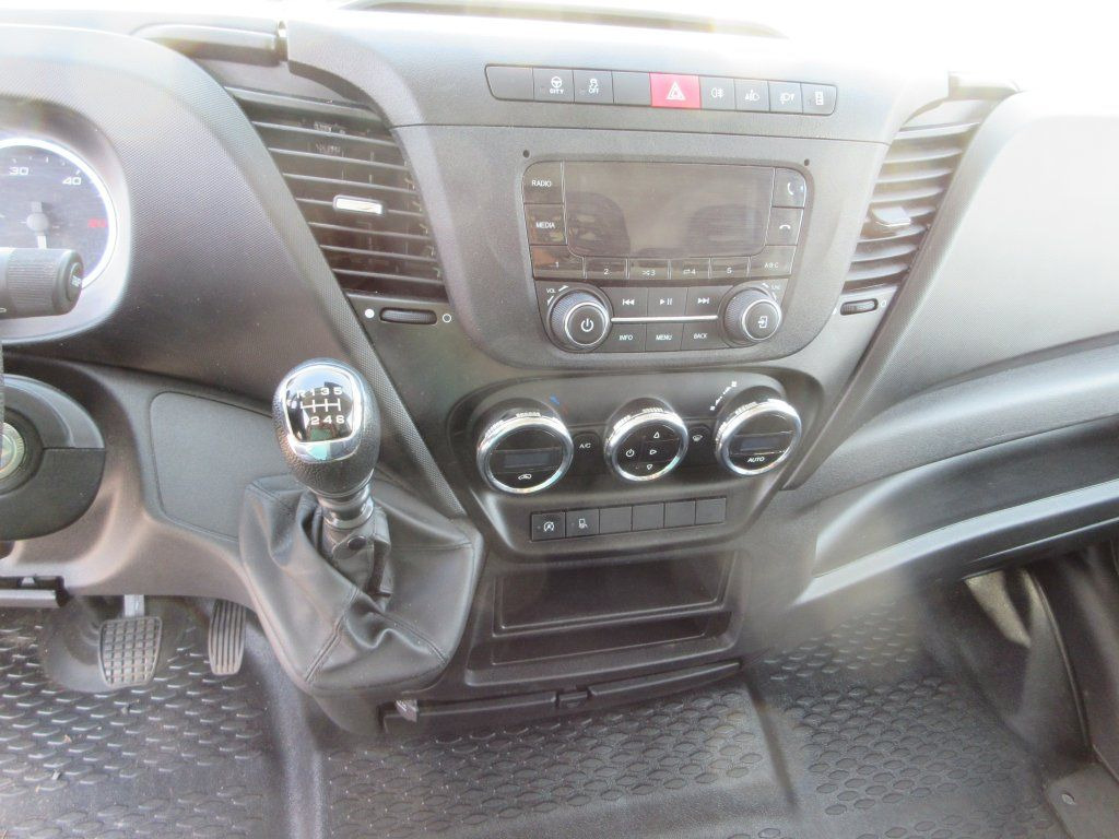 Furgon Iveco Daily 35S16: 10 kép.