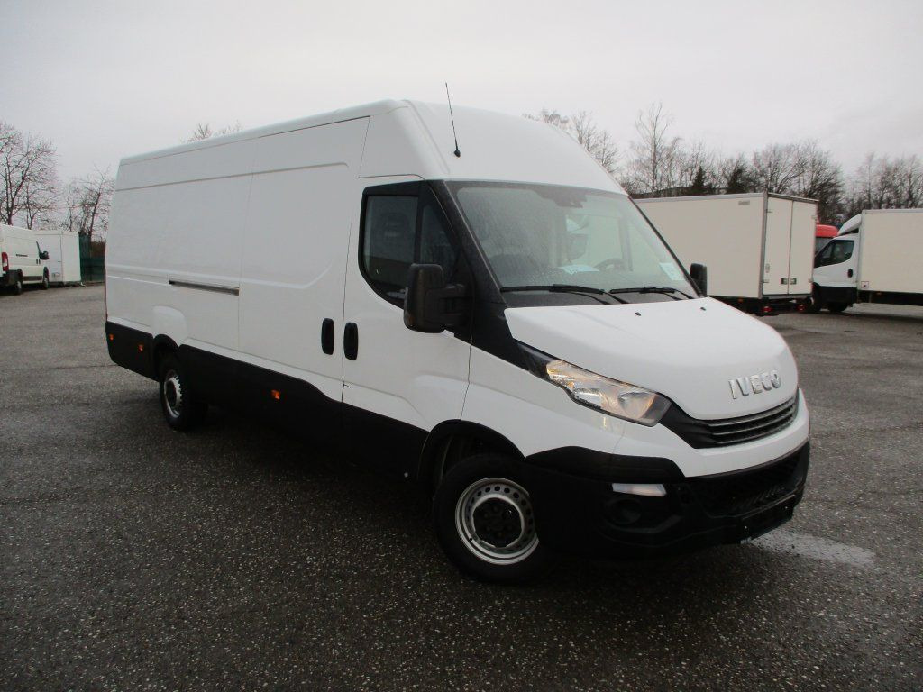 Iveco Daily 35S16 Hi Matic - Furgon: 2 kép. Iveco Daily 35S16 Hi Matic - Furgon: 2 kép.
