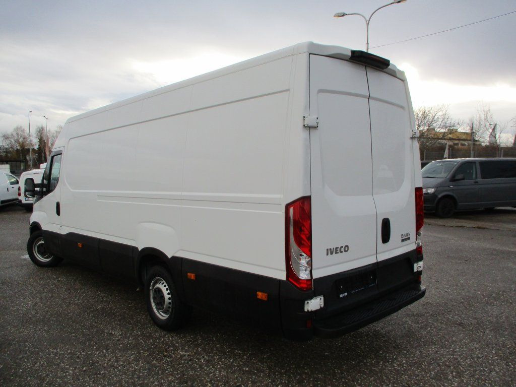 Iveco Daily 35S16 Hi Matic - Furgon: 4 kép. Iveco Daily 35S16 Hi Matic - Furgon: 4 kép.