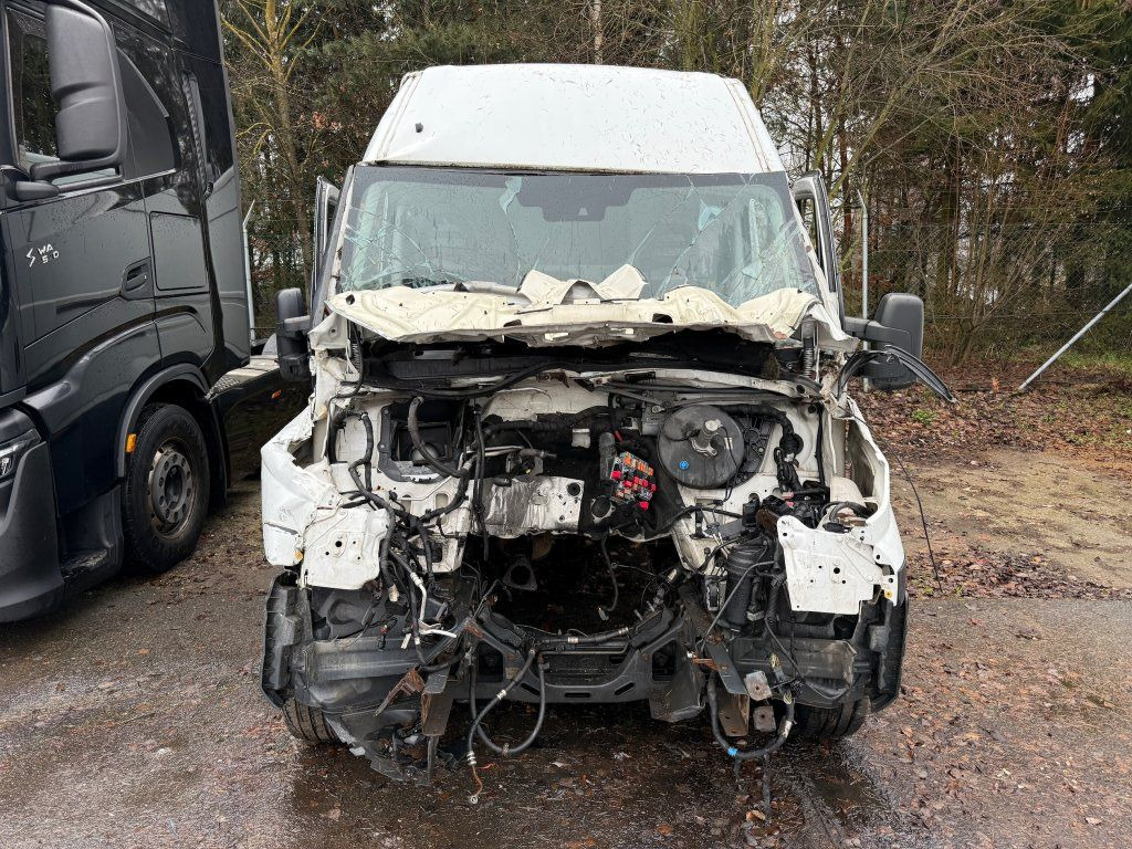 Iveco Daily 35S16 maxi Damaged - Furgon: 2 kép. Iveco Daily 35S16 maxi Damaged - Furgon: 2 kép.