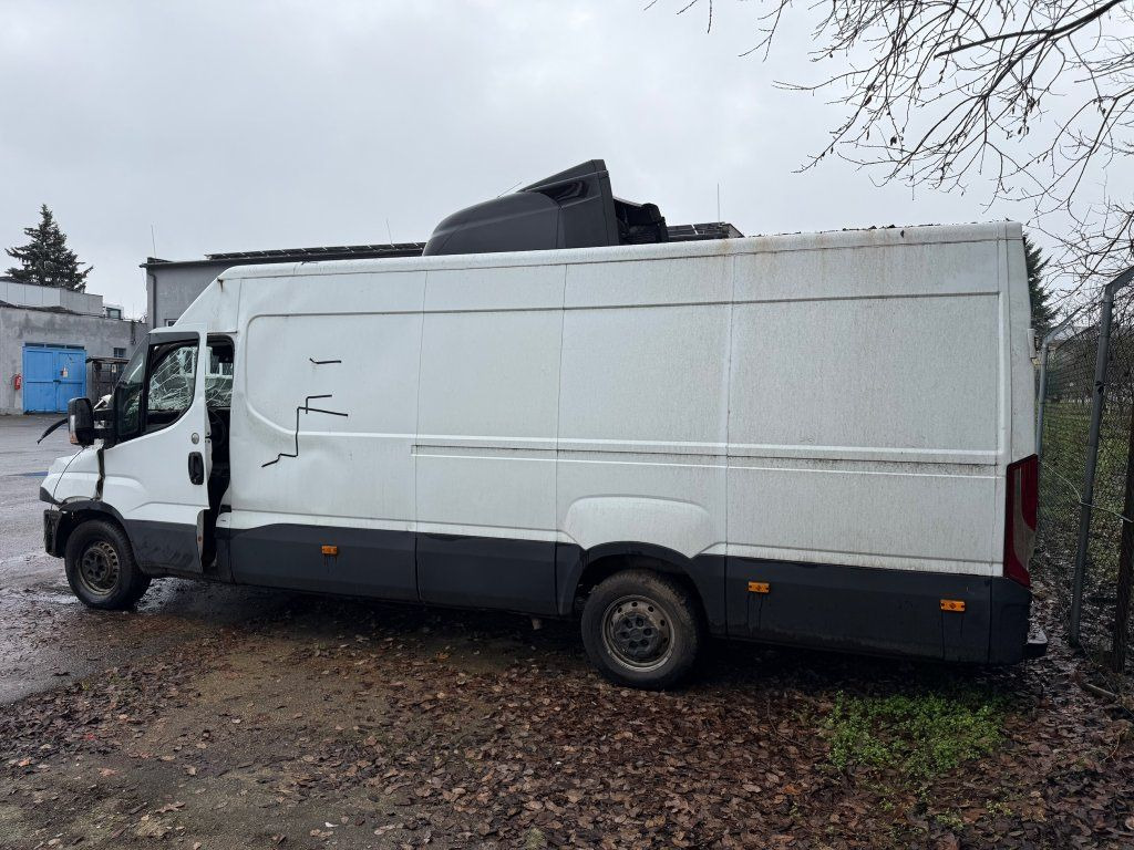 Iveco Daily 35S16 maxi Damaged - Furgon: 5 kép. Iveco Daily 35S16 maxi Damaged - Furgon: 5 kép.