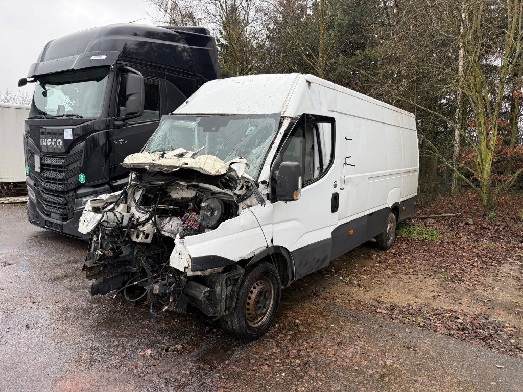 Iveco Daily 35S16 maxi Damaged - Furgon: 1 kép. Iveco Daily 35S16 maxi Damaged - Furgon: 1 kép.