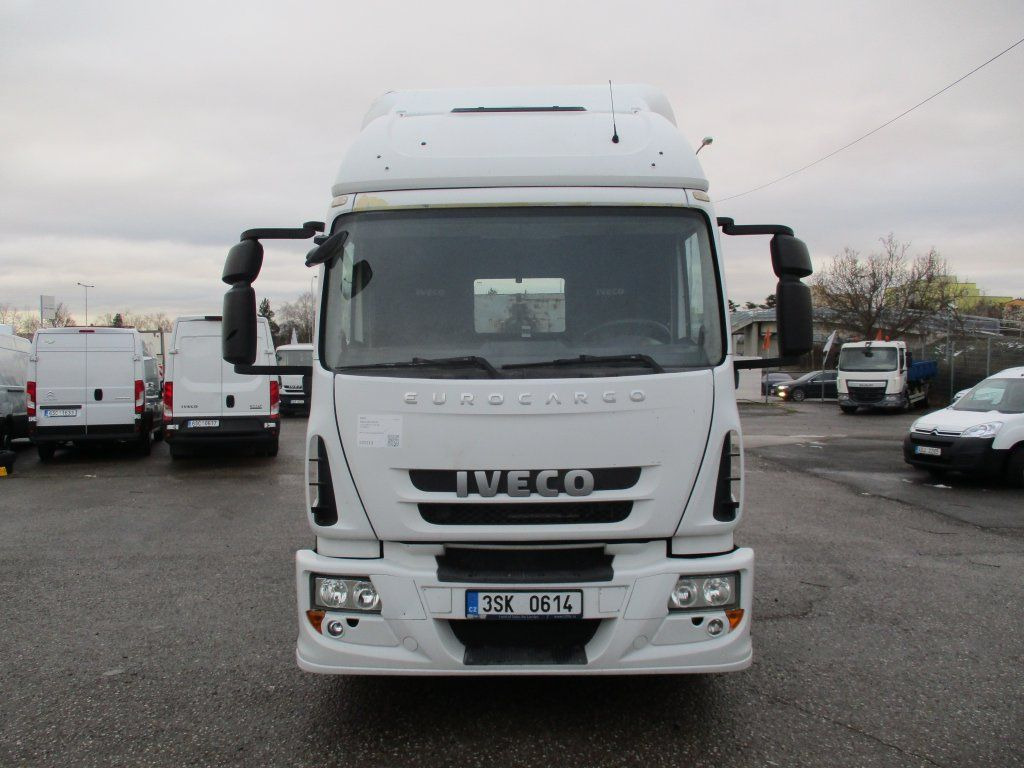 Iveco Eurocargo 140E22 - Horgos rakodó teherautó: 4 kép. Iveco Eurocargo 140E22 - Horgos rakodó teherautó: 4 kép.