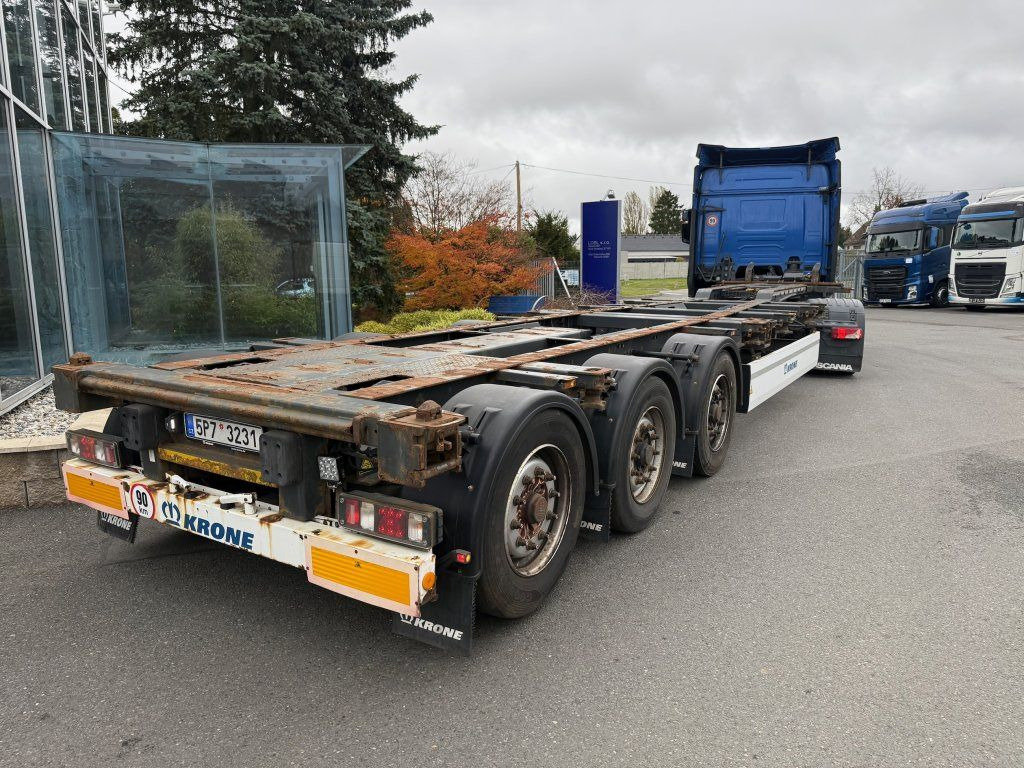 Krone SD Boxliner - Félpótkocsi cserefelépítményes: 3 kép. Krone SD Boxliner - Félpótkocsi cserefelépítményes: 3 kép.