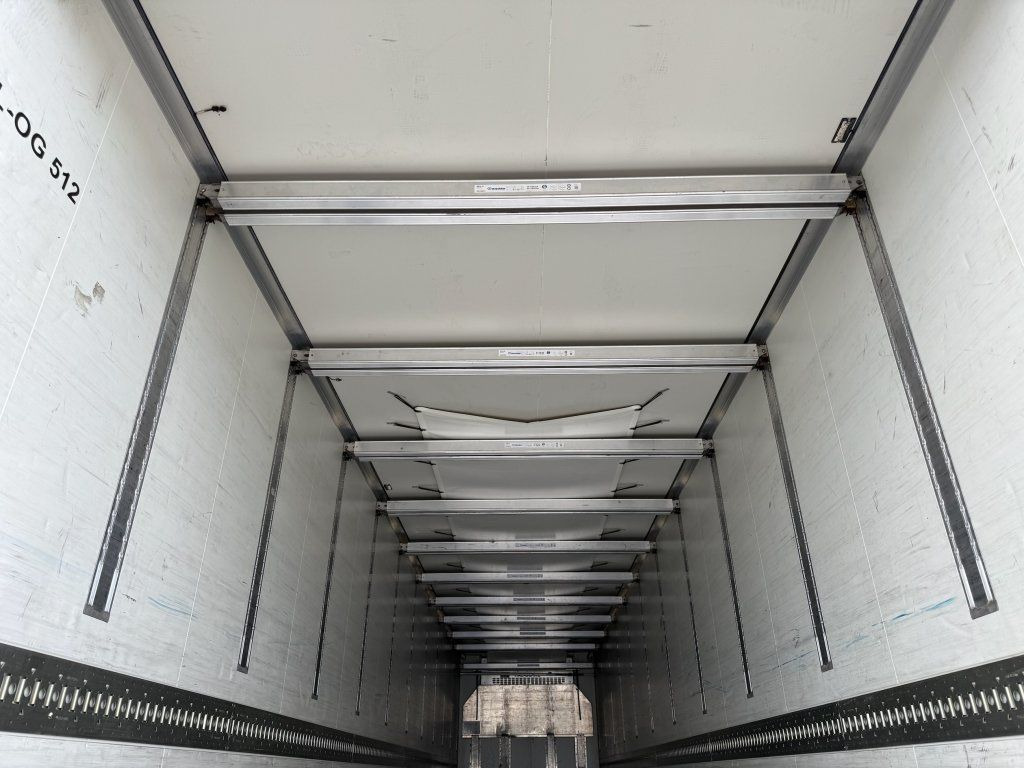 Félpótkocsi dobozos Lamberet Carrier Vectro 1550 DoppelStock: 12 kép.