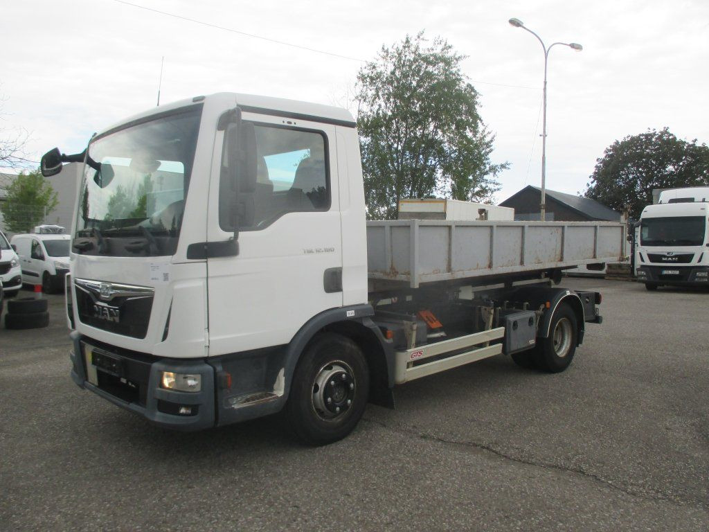 MAN TGL 12.180 4x2 - Horgos rakodó teherautó: 1 kép. MAN TGL 12.180 4x2 - Horgos rakodó teherautó: 1 kép.