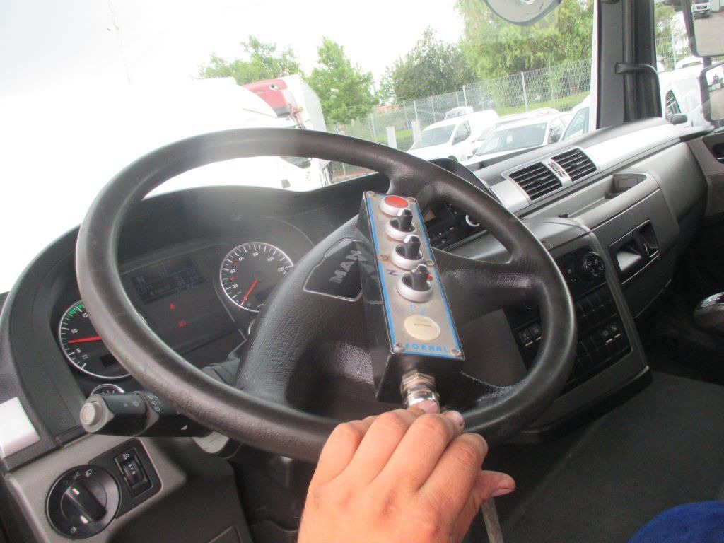 Horgos rakodó teherautó MAN TGL 12.180 4x2: 15 kép.