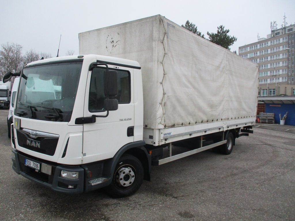 MAN TGL 12.250 - Ponyvás teherautó: 2 kép. MAN TGL 12.250 - Ponyvás teherautó: 2 kép.