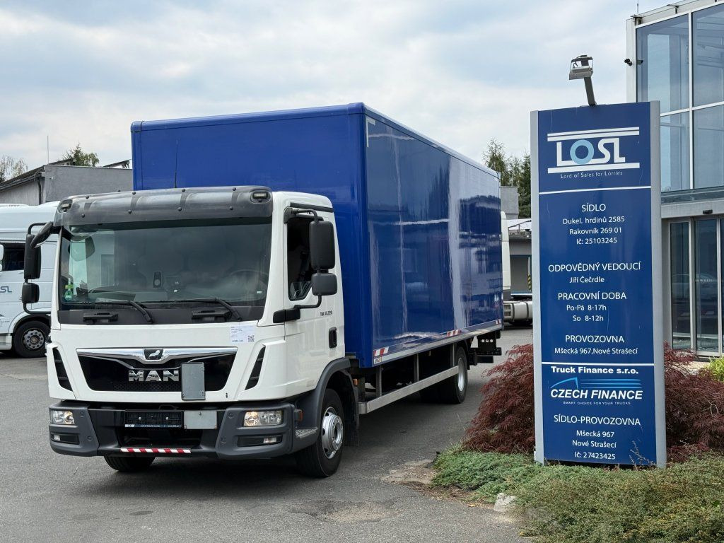 MAN TGL12.220 EURO 6 - Dobozos felépítményű teherautó: 1 kép. MAN TGL12.220 EURO 6 - Dobozos felépítményű teherautó: 1 kép.