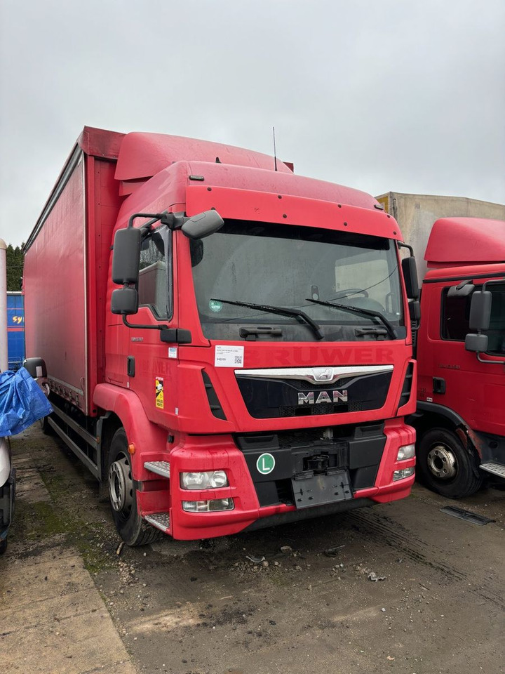 MAN TGM18.340 EURO 6 UNANGETRIEBEN - Ponyvás teherautó: 2 kép. MAN TGM18.340 EURO 6 UNANGETRIEBEN - Ponyvás teherautó: 2 kép.