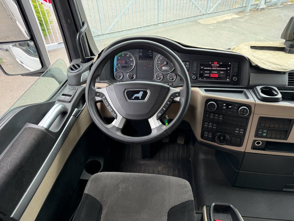 MAN TGX24.510 EURO 6 6x2 + Wecon - Ponyvás teherautó, Ponyvás pótkocsi: 5 kép. MAN TGX24.510 EURO 6 6x2 + Wecon - Ponyvás teherautó, Ponyvás pótkocsi: 5 kép.