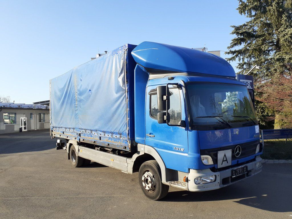 Mercedes-Benz 1018 Atego EURO 3 - Ponyvás teherautó: 2 kép. Mercedes-Benz 1018 Atego EURO 3 - Ponyvás teherautó: 2 kép.