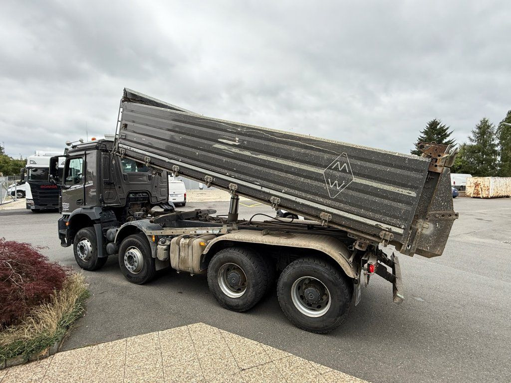 Mercedes-Benz 3243 Arocs 8x4 S3 Euro 6 - Billenőplatós teherautó: 4 kép. Mercedes-Benz 3243 Arocs 8x4 S3 Euro 6 - Billenőplatós teherautó: 4 kép.