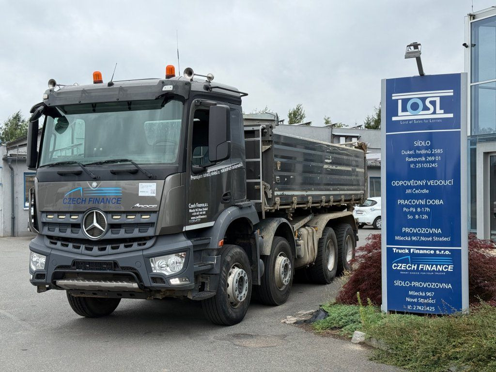 Mercedes-Benz 3243 Arocs 8x4 S3 Euro 6 - Billenőplatós teherautó: 5 kép. Mercedes-Benz 3243 Arocs 8x4 S3 Euro 6 - Billenőplatós teherautó: 5 kép.