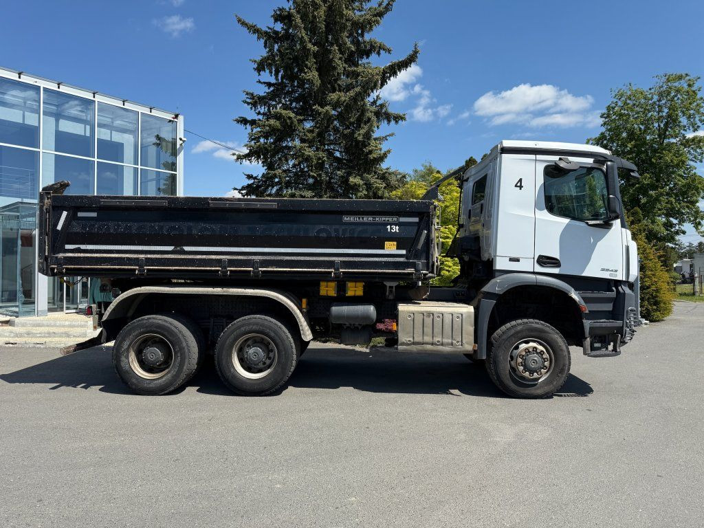 Mercedes-Benz 3343 Arocs 6x6 S3 EURO 6 - Billenőplatós teherautó: 4 kép. Mercedes-Benz 3343 Arocs 6x6 S3 EURO 6 - Billenőplatós teherautó: 4 kép.