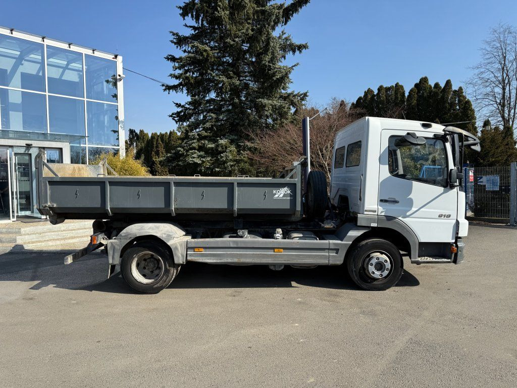 Mercedes-Benz 916 Atego EURO 4 - Horgos rakodó teherautó: 3 kép. Mercedes-Benz 916 Atego EURO 4 - Horgos rakodó teherautó: 3 kép.