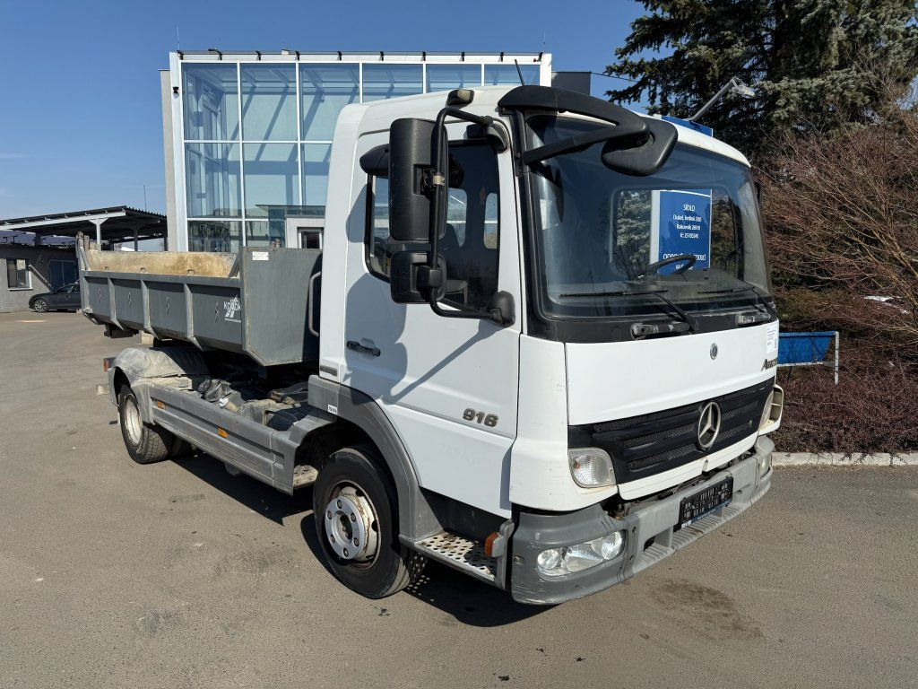 Mercedes-Benz 916 Atego EURO 4 - Horgos rakodó teherautó: 2 kép. Mercedes-Benz 916 Atego EURO 4 - Horgos rakodó teherautó: 2 kép.