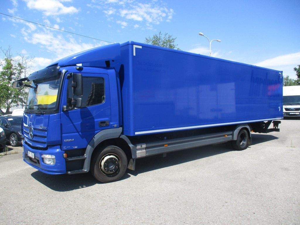 Mercedes-Benz Atego 1224 mit LBW - Hűtős teherautó: 1 kép. Mercedes-Benz Atego 1224 mit LBW - Hűtős teherautó: 1 kép.
