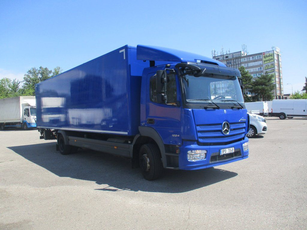 Mercedes-Benz Atego 1224 mit LBW - Hűtős teherautó: 2 kép. Mercedes-Benz Atego 1224 mit LBW - Hűtős teherautó: 2 kép.