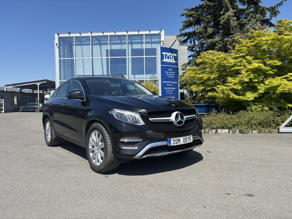 Mercedes-Benz d Coupe - Kombi: 2 kép. Mercedes-Benz d Coupe - Kombi: 2 kép.