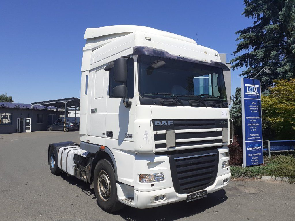 DAF XF105.460 EEV - Nyergesvontató: 2 kép. DAF XF105.460 EEV - Nyergesvontató: 2 kép.