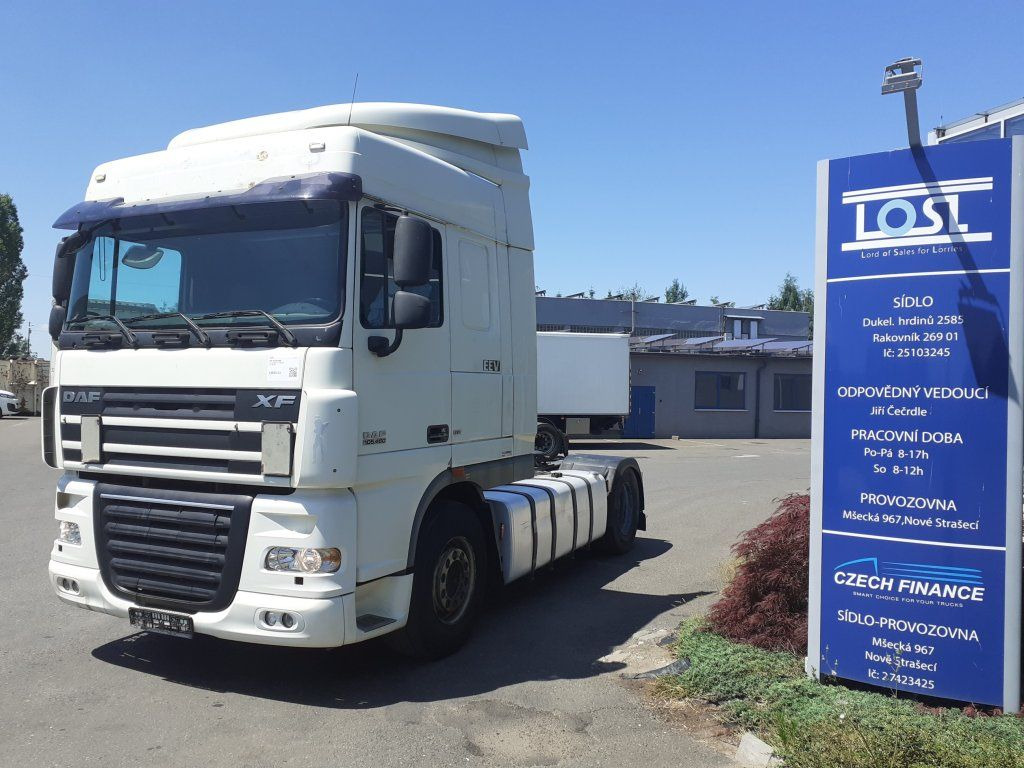 DAF XF105.460 EEV - Nyergesvontató: 1 kép. DAF XF105.460 EEV - Nyergesvontató: 1 kép.