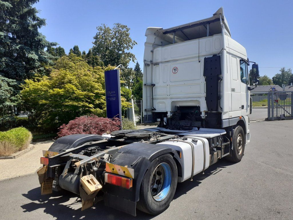 DAF XF105.460 EEV - Nyergesvontató: 4 kép. DAF XF105.460 EEV - Nyergesvontató: 4 kép.